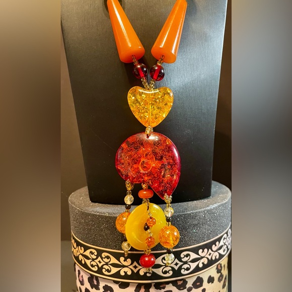 Vintage Artisan Bakelite and Lucite Beaded Necklace - Picture 7 of 11